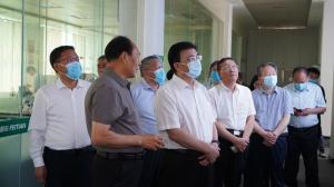 河南省人大常委會副主任何金平蒞臨飛天調研
